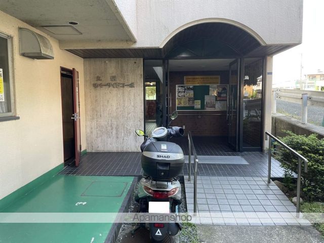 丸信リバーサイドコーポ1棟の玄関写真