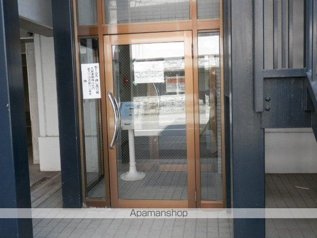 グレイシャス本郷の玄関写真