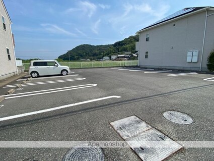 コートジュネス　Ⅲ[2DK/43.86m2]の駐車場