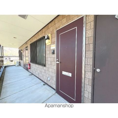 サプリング上山田Aの玄関写真
