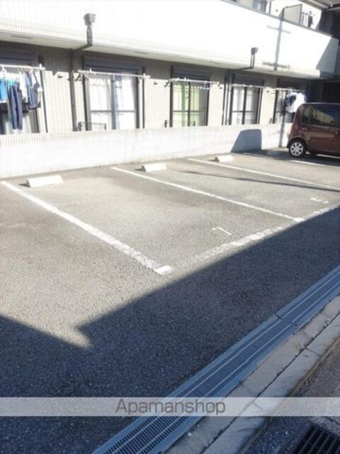 和歌山県和歌山市鷹匠町４丁目[1K/27m2]の駐車場1
