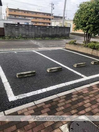 ルミナス・ウッド[1LDK/36m2]の駐車場