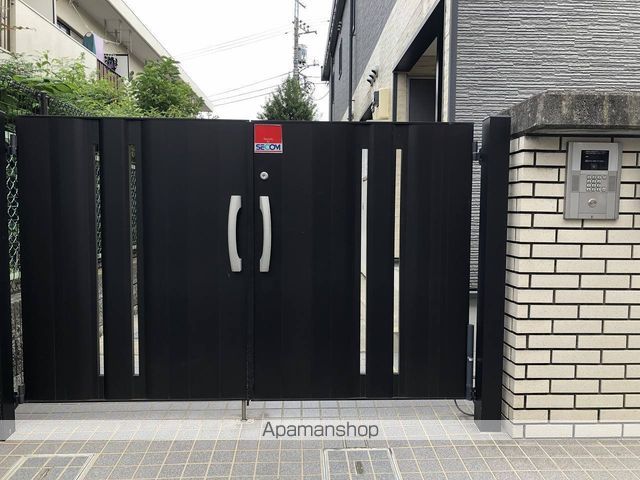 レオパレスカーサアベニューIVの玄関写真