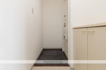 アルカディア屋島Ａ・Ｂ[1LDK/46.08m2]の玄関