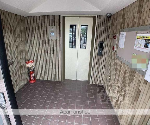 グランコート高台寺の玄関写真