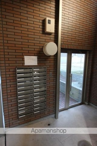 アンプルール クラージュコリーヌシャンIIの玄関写真