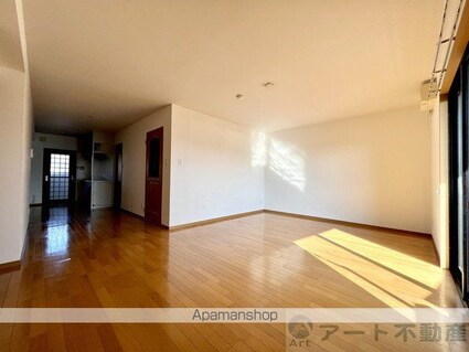 ボヌールレジデンス　Ｂ棟[3LDK/75.58m2]のリビング・居間