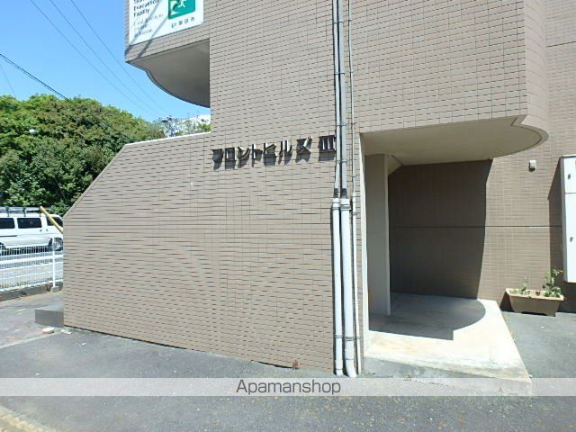 フロントヒルズIIIの玄関写真