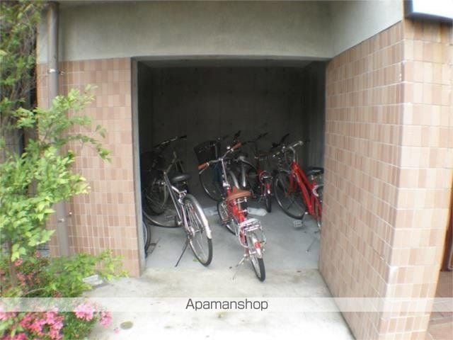 グルワール代田橋[1K/18.07m2]の駐車場
