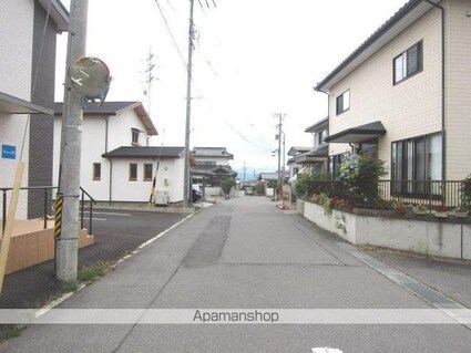 ベラ・ルーチェ[1LDK/32.61m2]の周辺3