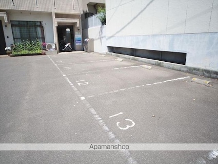 香川県高松市番町３丁目[1K/24m2]の駐車場