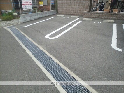 和歌山県和歌山市北島[1LDK/37.13m2]の駐車場1