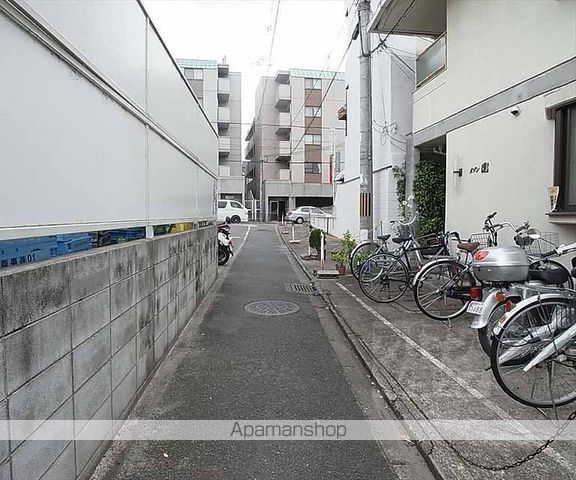 メゾン加後の玄関写真