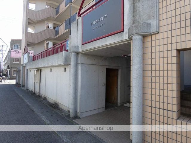 アーバンシティの玄関写真