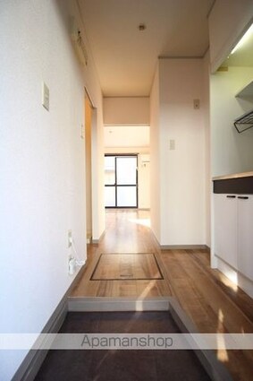 レジデンス高柳　Ａ棟[1R/23.4m2]の玄関