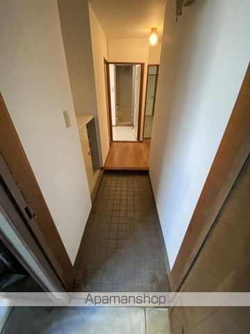 ハイツスペイン村の玄関写真