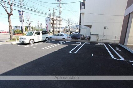 パークウェイ今里　[1K/30.87m2]の駐車場