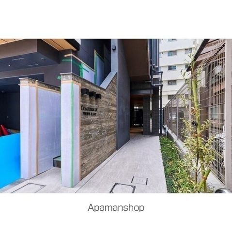 コンフォリア・リヴ門前仲町EASTの玄関写真
