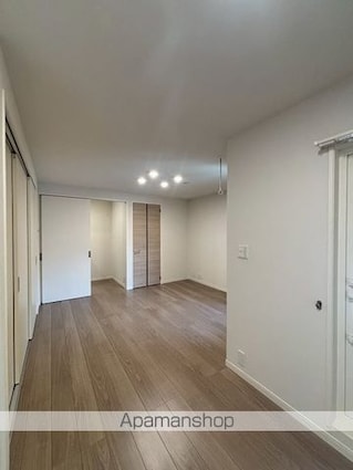 東京都渋谷区初台２丁目[1K/33.95m2]のリビング・居間