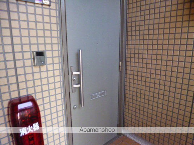 カジュアルスクエアII号館の玄関写真