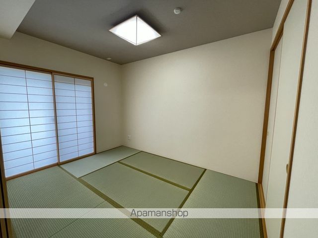 ロイヤルガーデン伊福町の内装写真