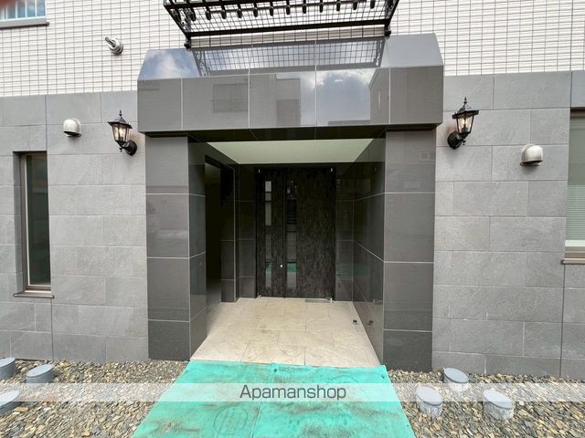 プラムクリークRの玄関写真