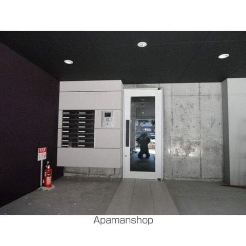 グランドサクセス北3条の玄関写真