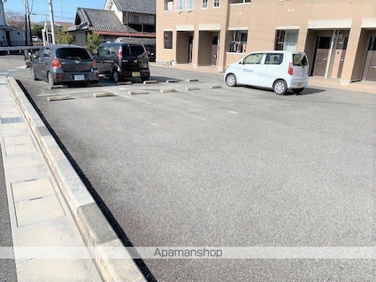 アプリーレ[1LDK/43.9m2]の駐車場