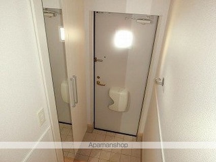 ラグジュアリー・コート[2LDK/57.63m2]の玄関