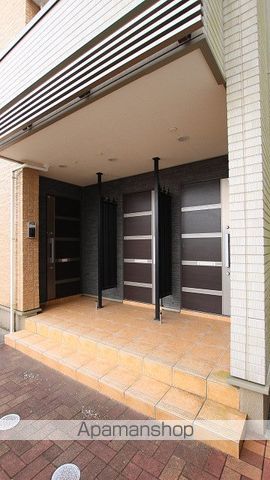 カレントカーサ ガーデンの玄関写真