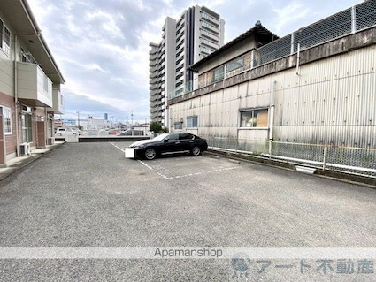 サン住吉[2DK/40.57m2]の駐車場1