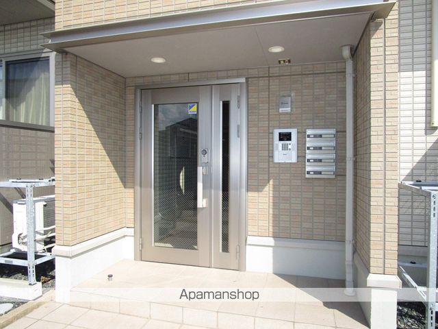 アレーズFの玄関写真