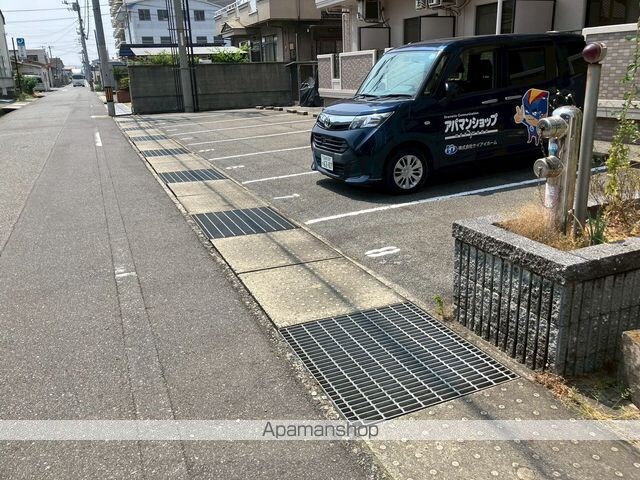 フルリール松浦[1K/24m2]の駐車場