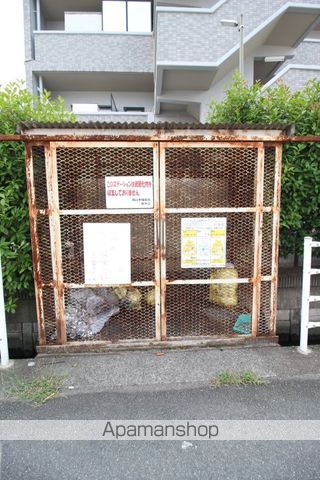 イブ・マキの外観写真