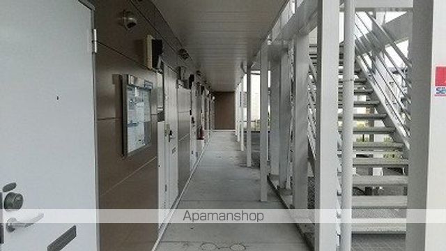 レオパレスアインの玄関写真