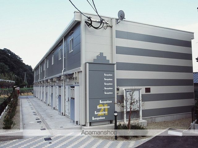 レオパレスピュアの玄関写真
