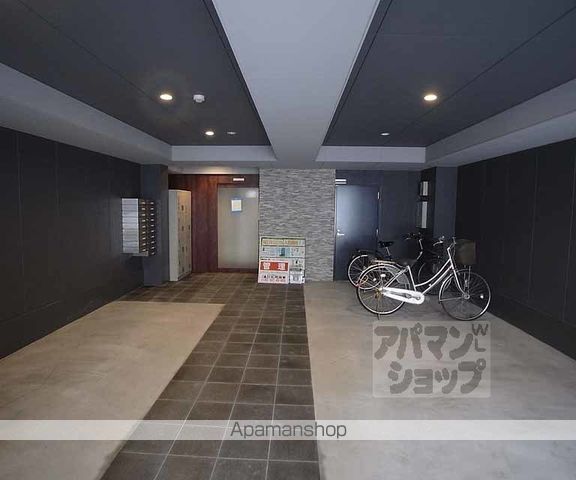 レゾナンス西陣の玄関写真