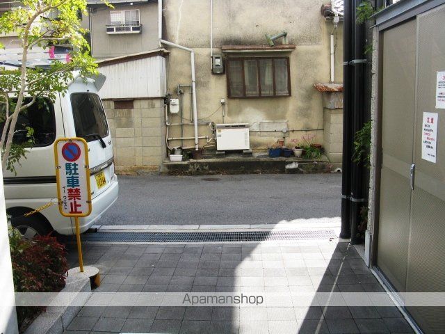イー・ウエストのその他写真