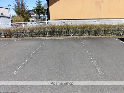 ハウディ月が丘[3DK/83.52m2]の駐車場