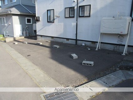 ハイツメルヘン東[2LDK/63.76m2]の駐車場