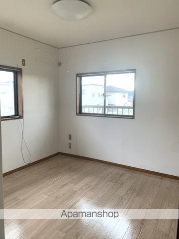 田村町岸川借家真ん中の内装写真