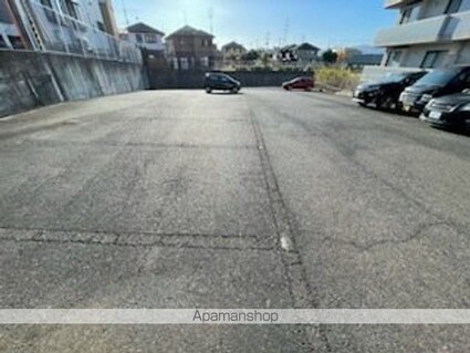 メゾン寿[1R/38.8m2]の駐車場1