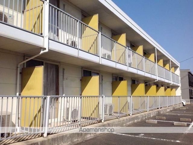 レオパレスみどりの玄関写真