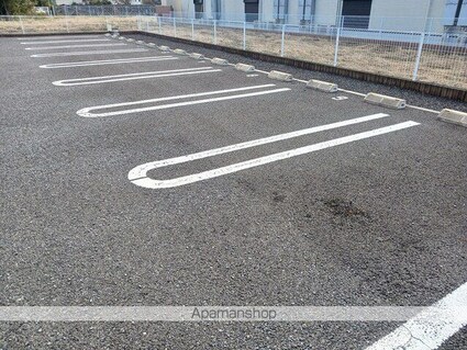 ローレル[2LDK/57.63m2]の駐車場