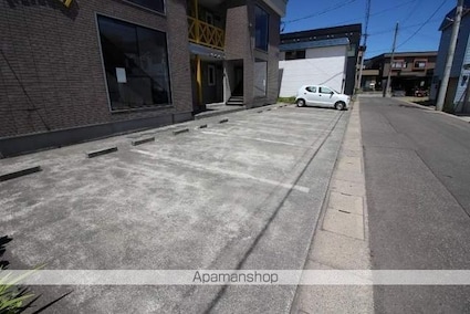 メゾンＭＩＴＳＵＩ[1R/29.12m2]の駐車場1