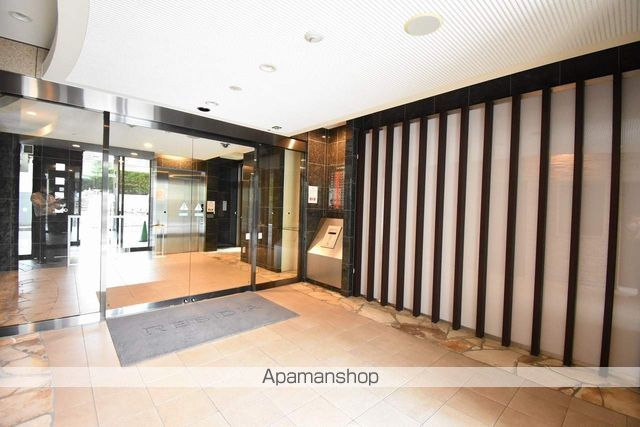 レジディア仙台本町の玄関写真