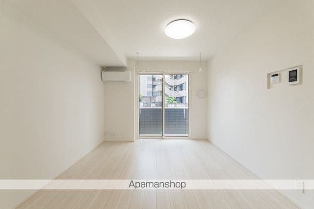 9colorsの内装写真
