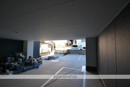 ８７ｇ　ＹＯＳＨＩＪＩＭＡ　ａｖｅ．[1SLDK/56.25m2]の駐車場1
