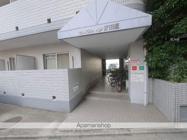 セントラルハイツ安田通の玄関写真