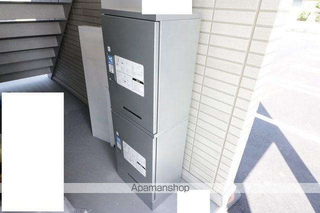 ハイエストヒル B棟の玄関写真